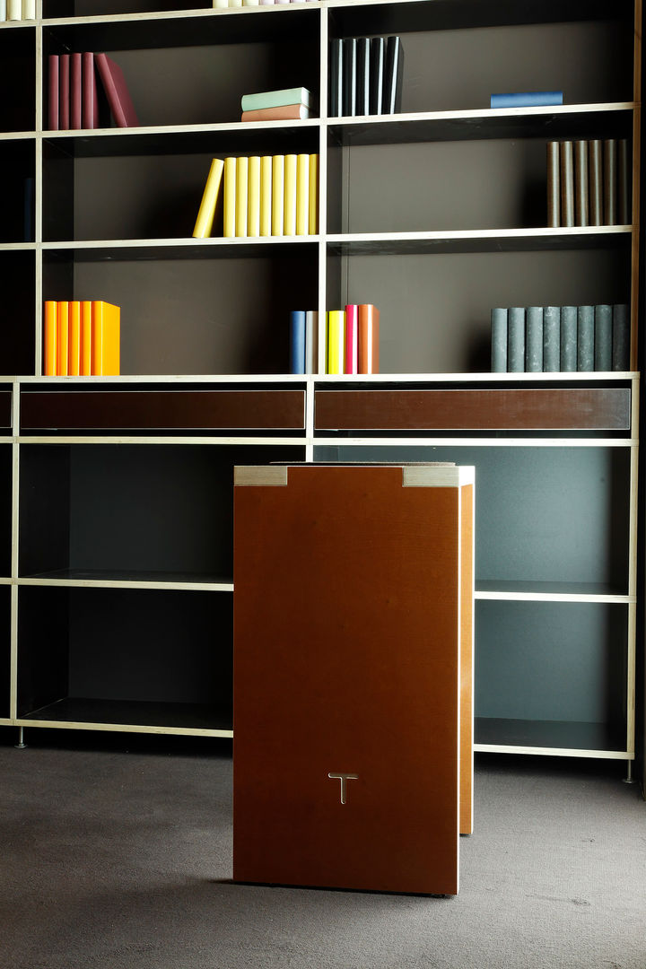 homify Ruang Keluarga Modern Shelves