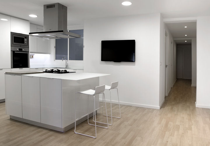 Vivienda El Cabanyal, Enblanc Enblanc Modern kitchen