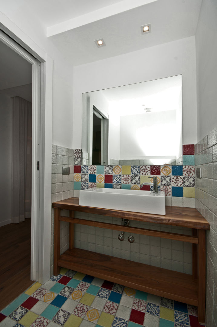 Ristrutturazione di una villa bifamiliare su tre livelli in Roma - 240 mq, Fabiola Ferrarello Fabiola Ferrarello Modern bathroom