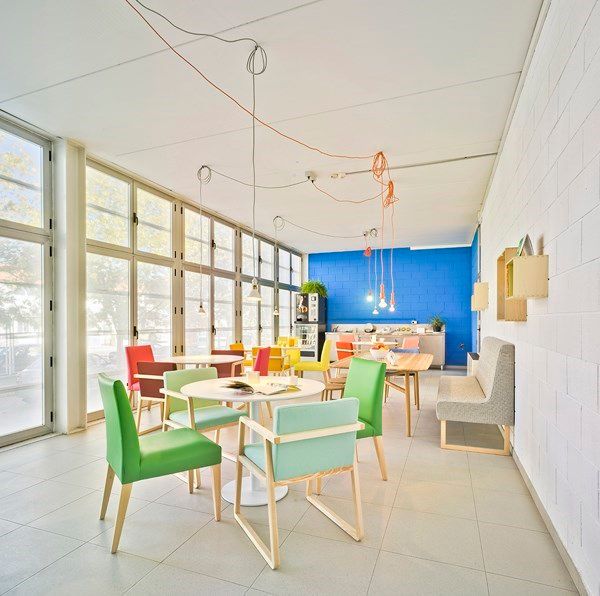 Midori / SANCAL, Javier Herrero* Studio Javier Herrero* Studio Ruang keluarga: Ide desain interior, inspirasi & gambar Stools & chairs