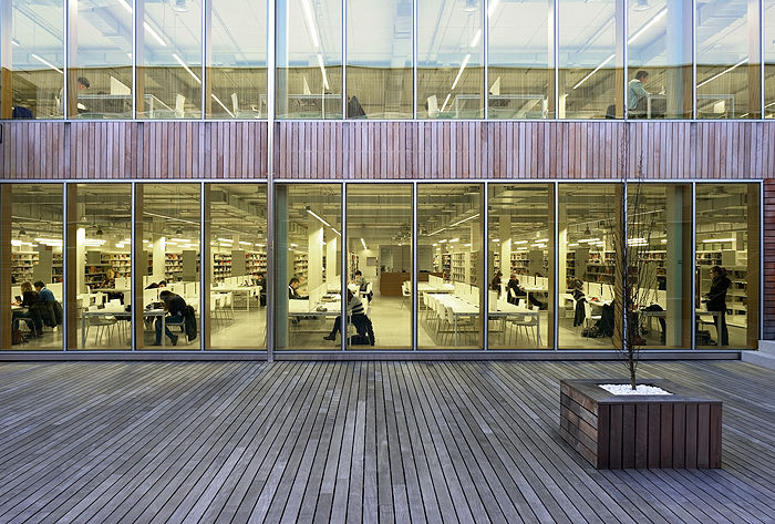 Centro Carlos Santamaría: Biblioteca y Centro de Datos Avanzados, JAAM sociedad de arquitectura JAAM sociedad de arquitectura Espaços comerciais Escolas