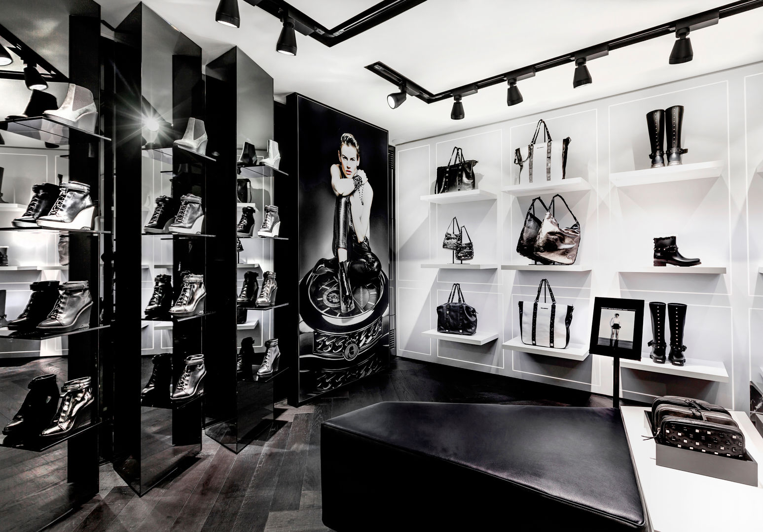 KARL LAGERFELD store in paris, plajer & franz studio plajer & franz studio Espacios comerciales Oficinas y tiendas