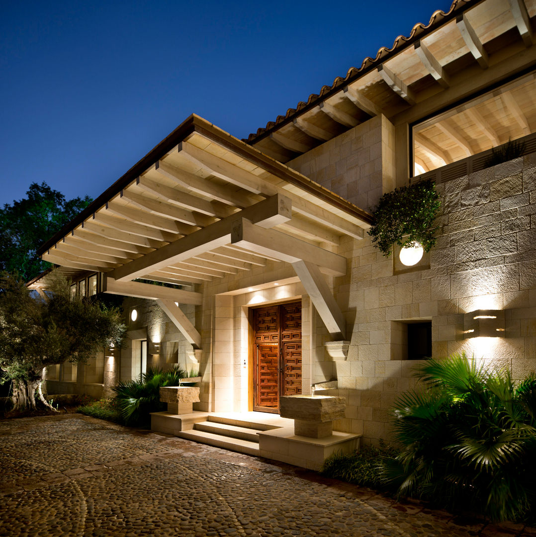 Casa Artigas, Artigas Arquitectos Artigas Arquitectos Rustic style windows & doors