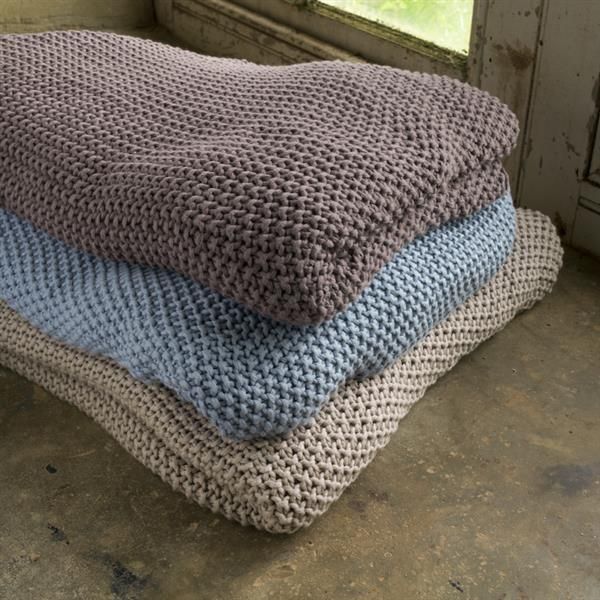 Moss stitch throw homify Rustic style living room Accessories & decoration