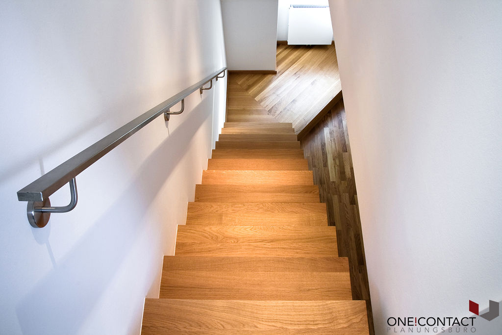 LEBENSRAUM ERWEITERT, ONE!CONTACT - Planungsbüro GmbH ONE!CONTACT - Planungsbüro GmbH Modern corridor, hallway & stairs