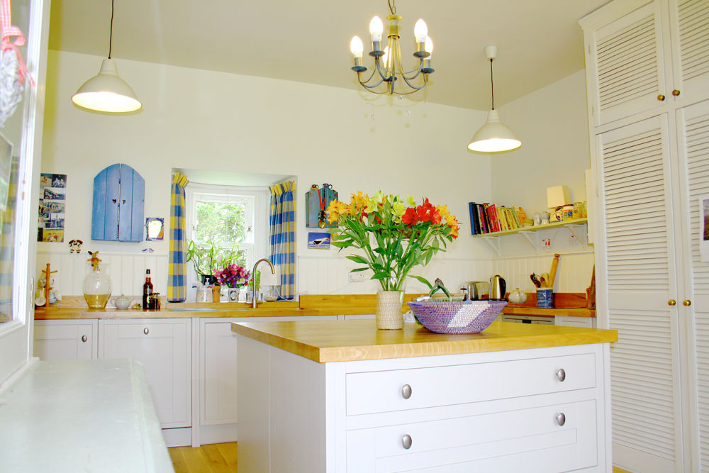 House by the Woods, St Andrews, Fife Architects Fife Architects Country style kitchen