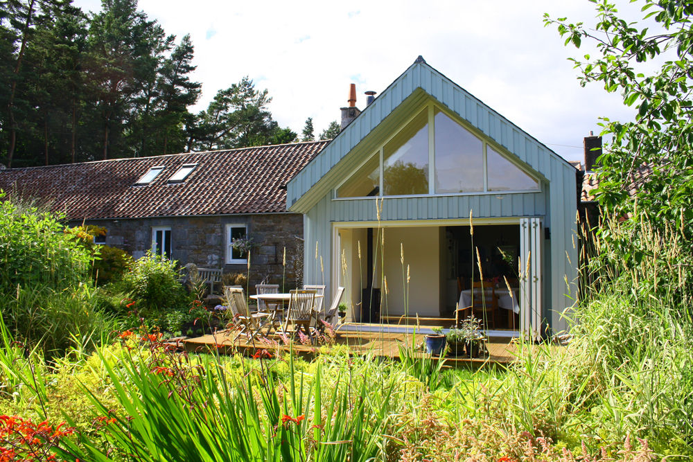 House by the Woods, St Andrews, Fife Architects Fife Architects カントリーデザインの キッチン