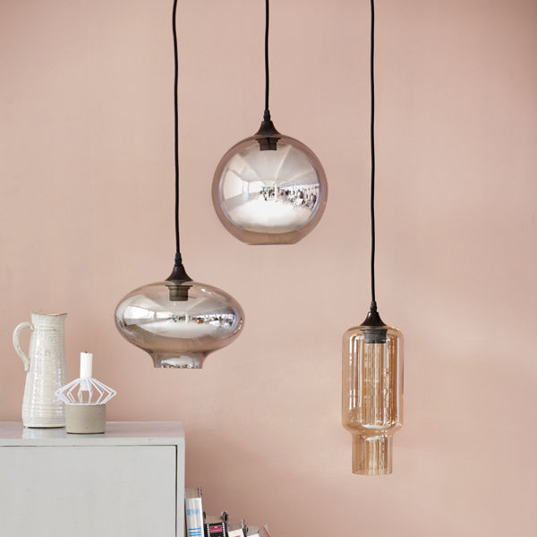 Glass pendant lamps homify Modern style kitchen Lighting