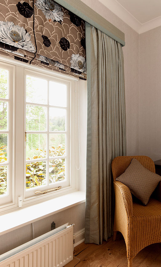 Bespoke Curtains & Blinds Elizabeth Bee Interior Design Landelijke slaapkamers