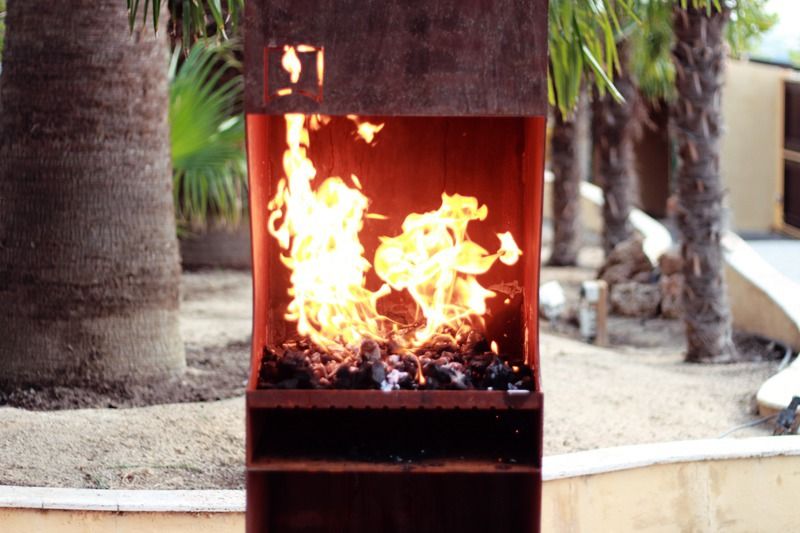 chimeneas acero , CLASS MANUFACTURING SA CLASS MANUFACTURING SA インダストリアルな 庭 ファイアーピット＆バーベキュー