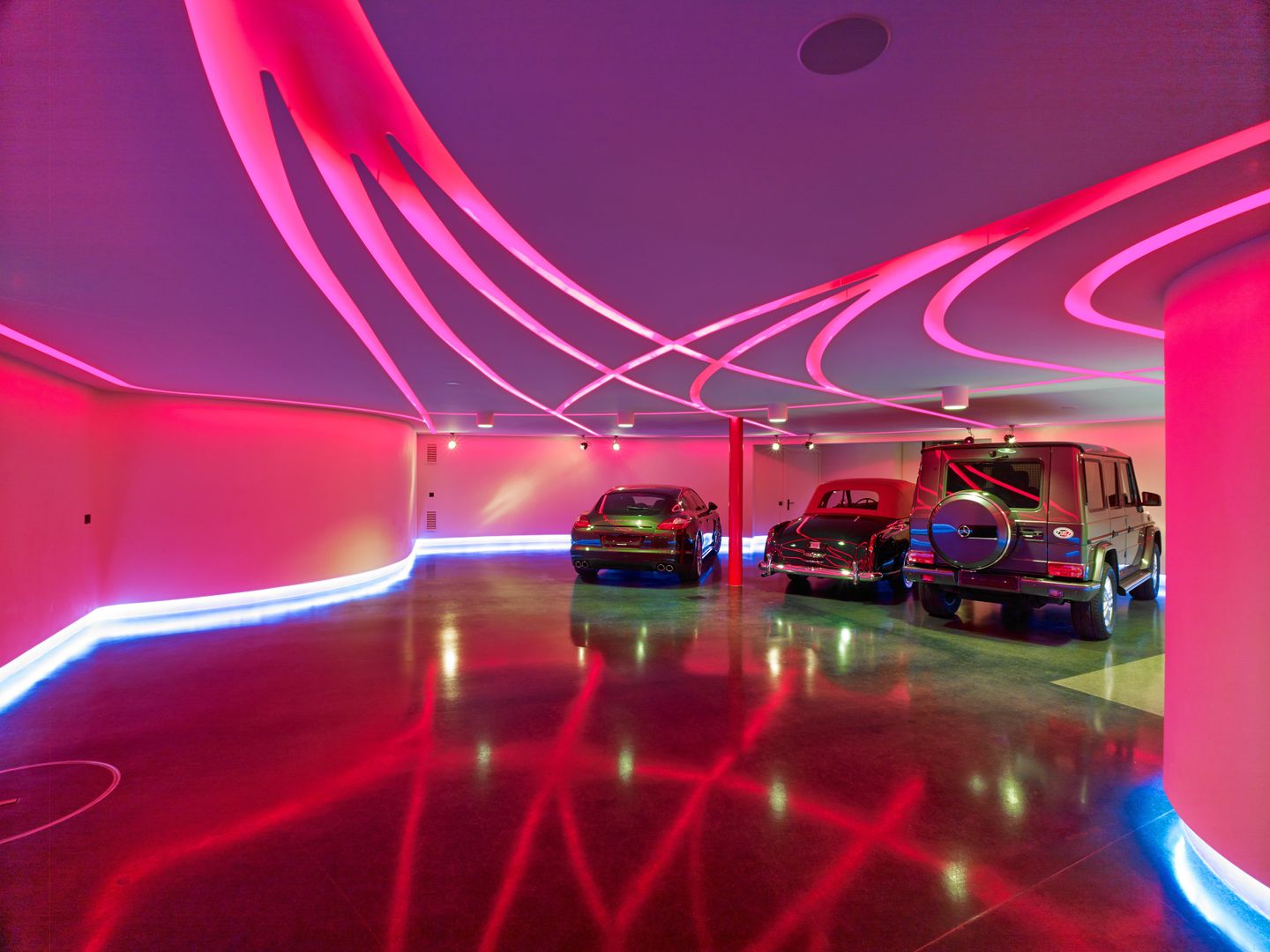 Private Garage and party room Tobias Link Lichtplanung 모던스타일 차고 / 창고