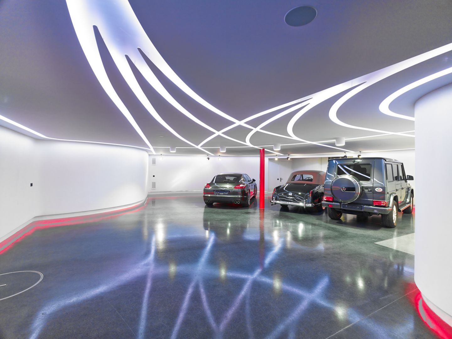 Private Garage and party room, Tobias Link Lichtplanung Tobias Link Lichtplanung Garasi Modern