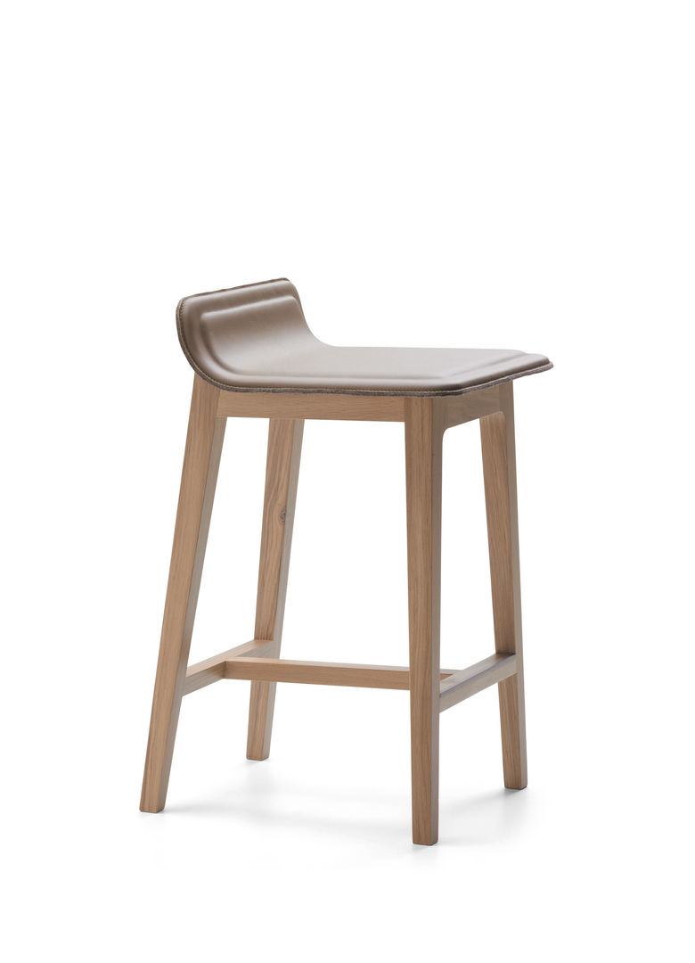 Laia Stool homify ห้องครัว โต๊ะและเก้าอี้