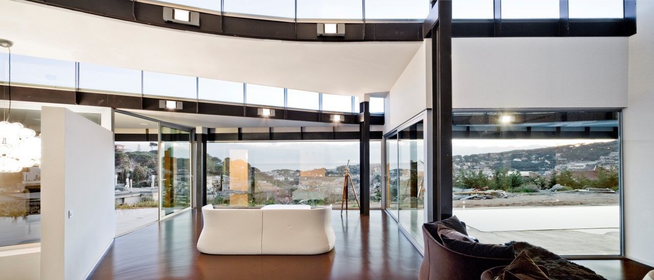 Topographic house in Llavaneres, MIAS Architects MIAS Architects Modern living room