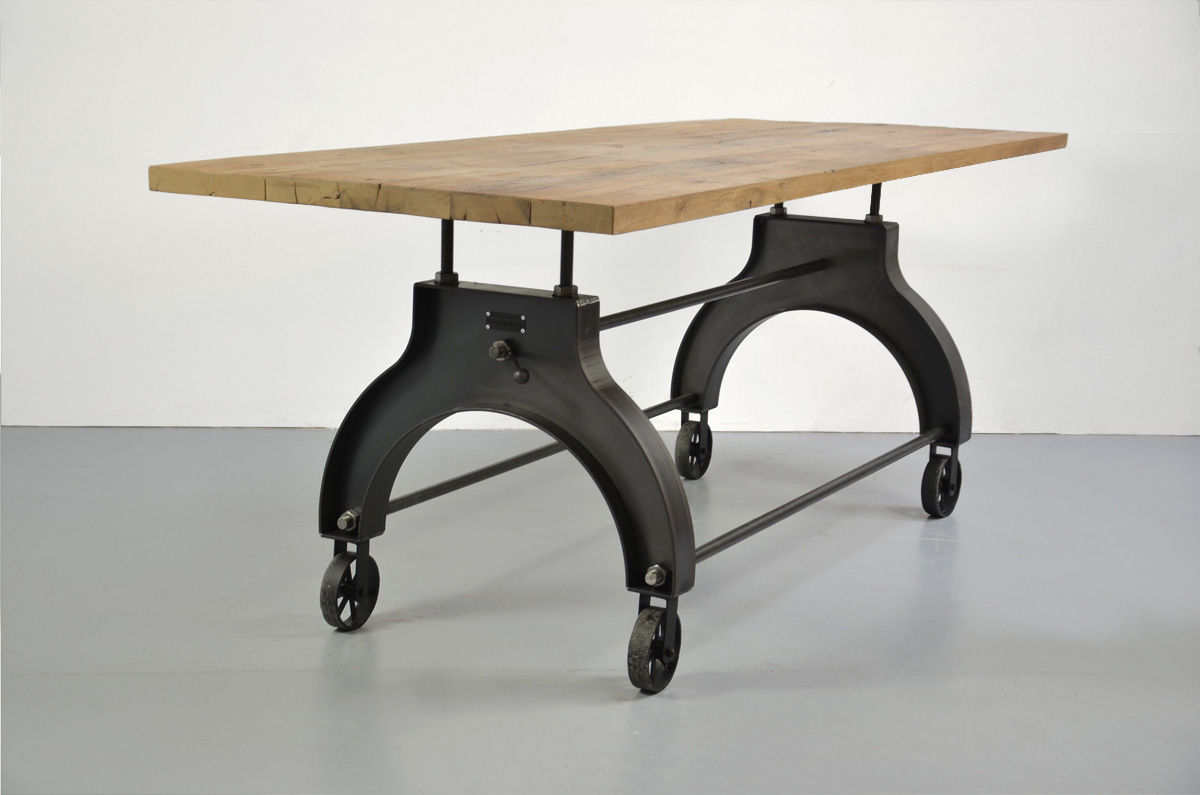 homify Industrial style dining room Tables