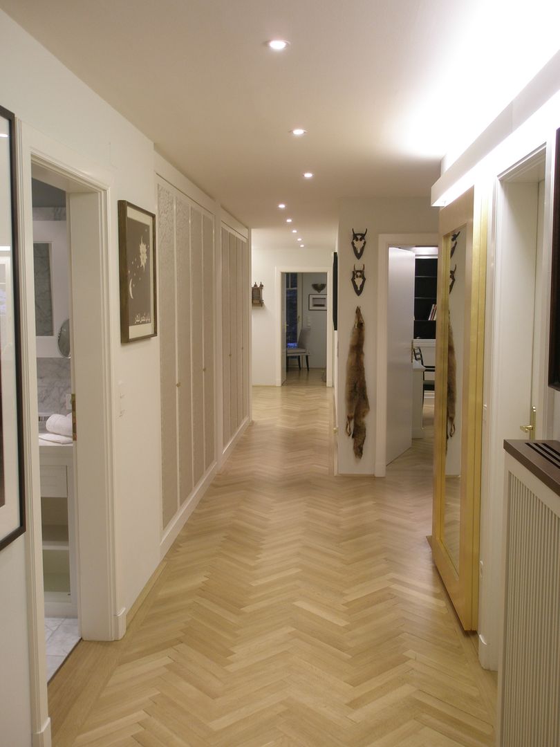 Wohnung/Apartment, Elke Altenberger Interior Design & Consulting Elke Altenberger Interior Design & Consulting Eclectic style corridor, hallway & stairs