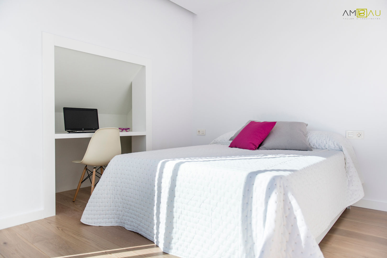 ATICO EN JOAQUIN COSTA, amBau Gestion y Proyectos amBau Gestion y Proyectos Eclectic style bedroom