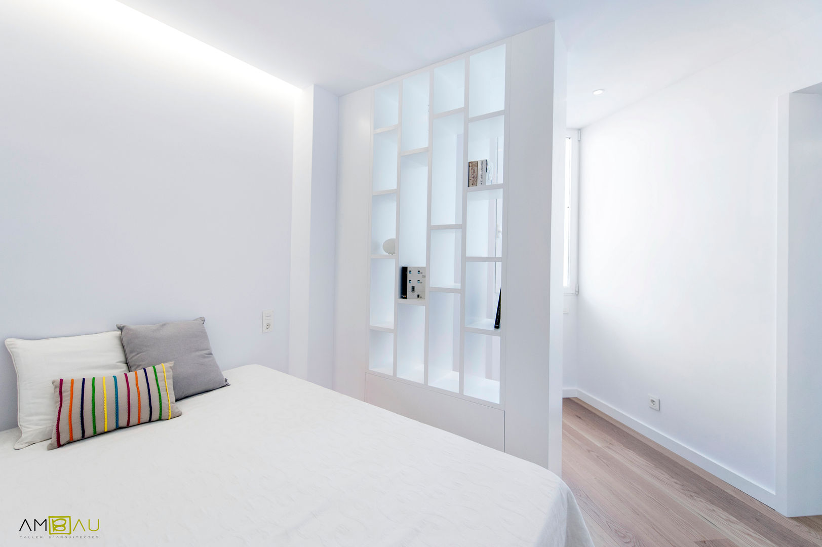 ATICO EN JOAQUIN COSTA, amBau Gestion y Proyectos amBau Gestion y Proyectos Eclectic style bedroom