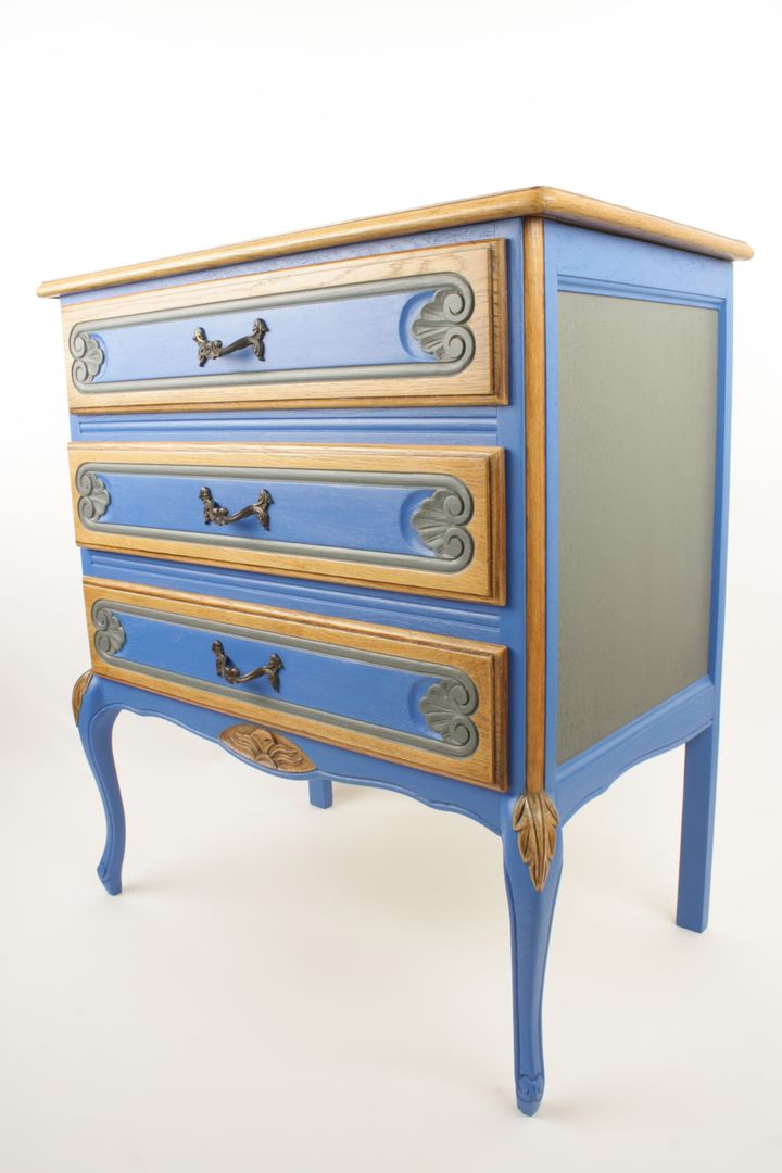 Upcycled oak chest of drawers, Narcissus Road Furniture Design Narcissus Road Furniture Design Cuartos de estilo ecléctico Clósets y cómodas