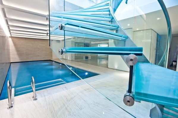 Pool & Wellness Area with Spiral Staircase, London Swimming Pool Company London Swimming Pool Company Piscinas modernas