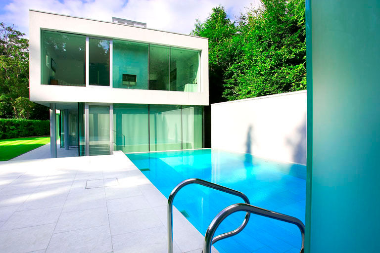 Minimalist Outdoor Pool, London Swimming Pool Company London Swimming Pool Company Дома в стиле модерн