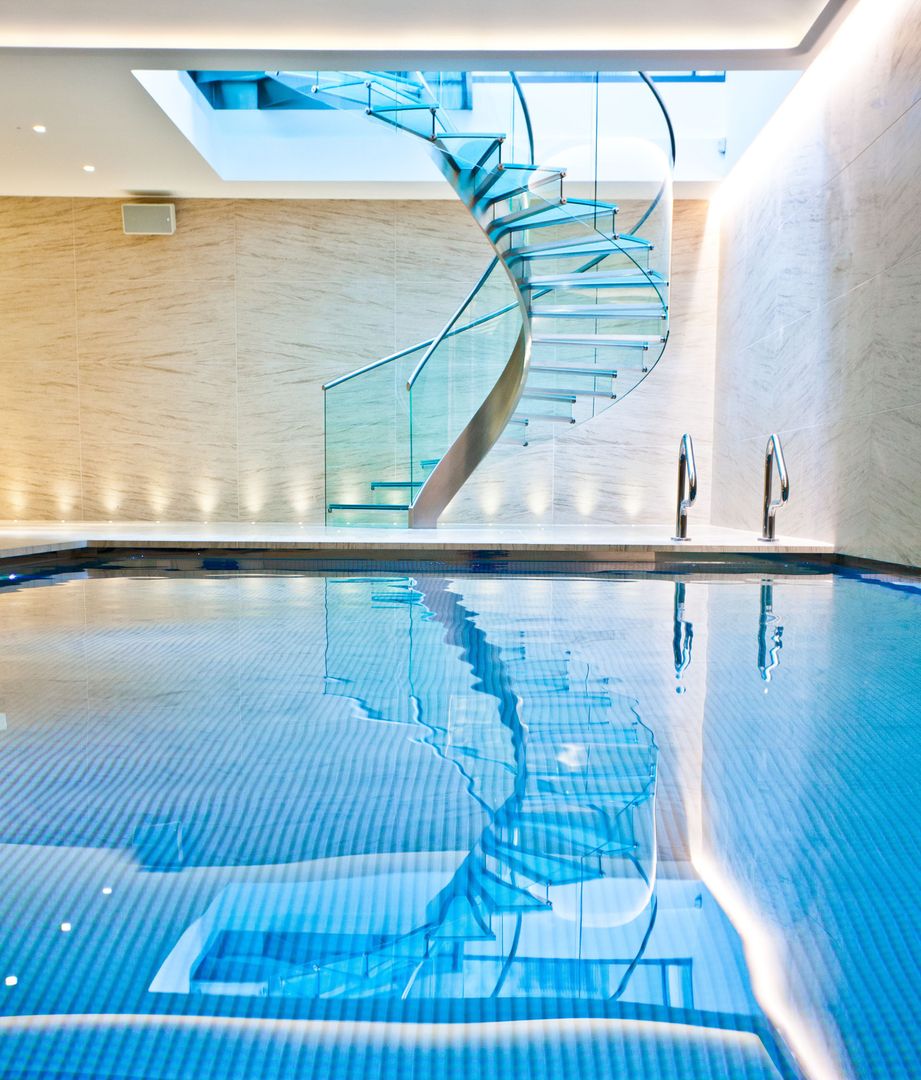 Pool & Wellness Area with Spiral Staircase, London Swimming Pool Company London Swimming Pool Company Pool