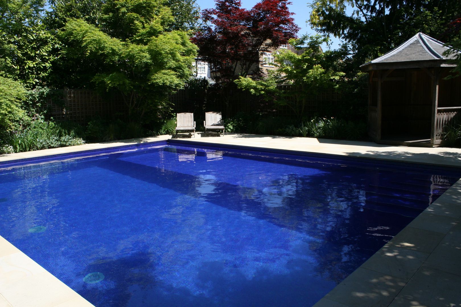 Outdoor Pool, London Swimming Pool Company London Swimming Pool Company カントリースタイルの プール