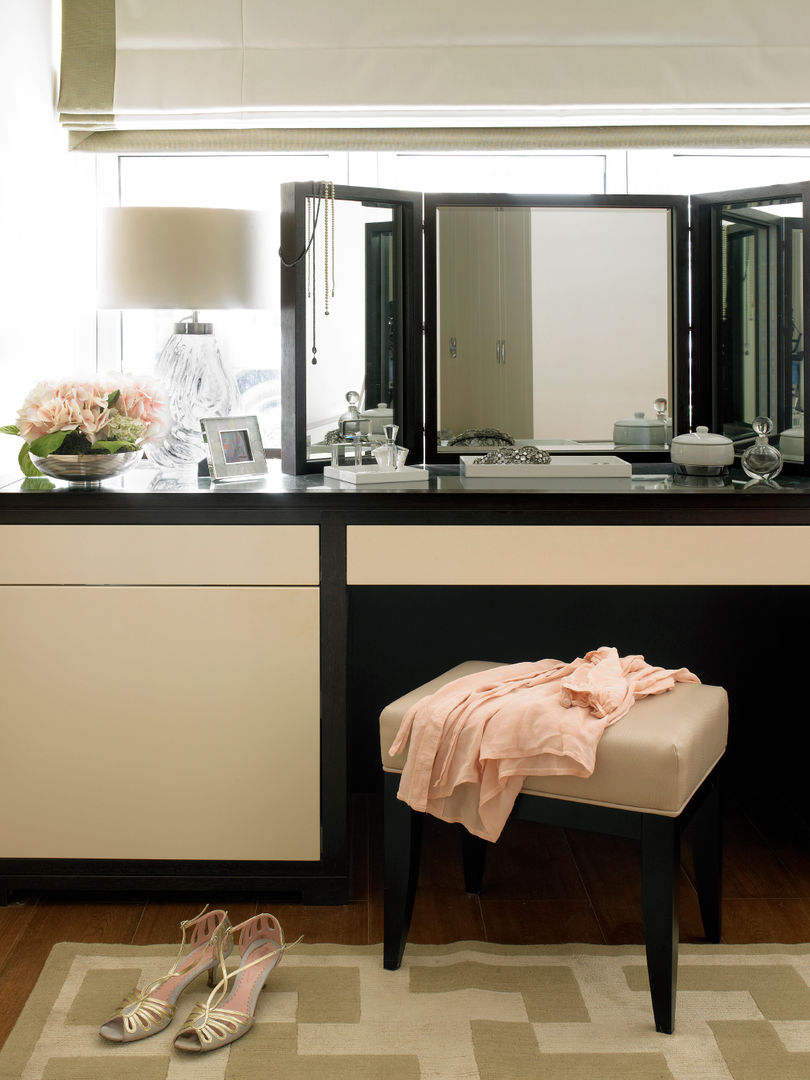 homify Modern dressing room