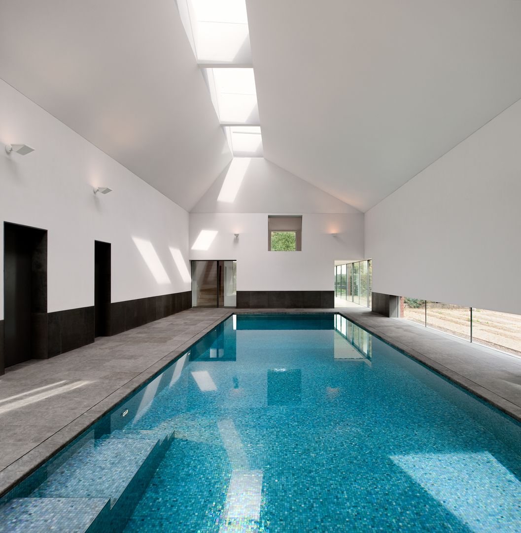 ​Minimalist Pool , London Swimming Pool Company London Swimming Pool Company สระว่ายน้ำ