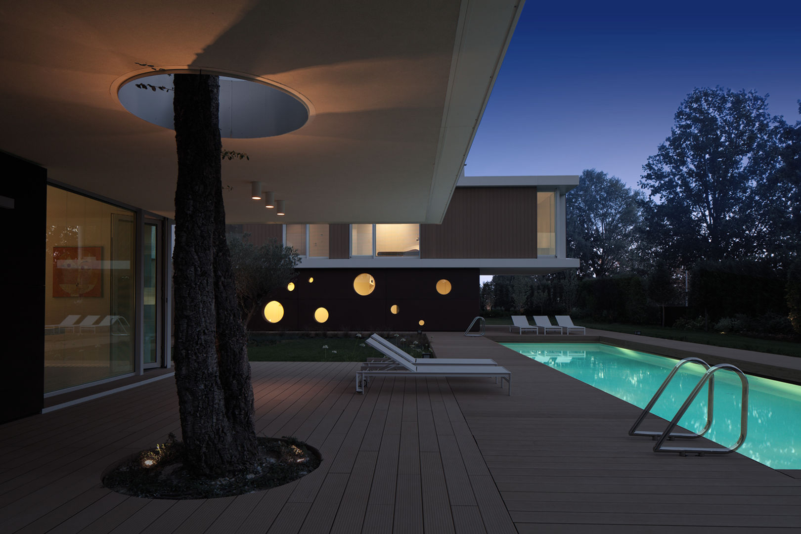 Villa La Modern, Cannata&Partners Lighting Design Cannata&Partners Lighting Design Balcones y terrazas modernos