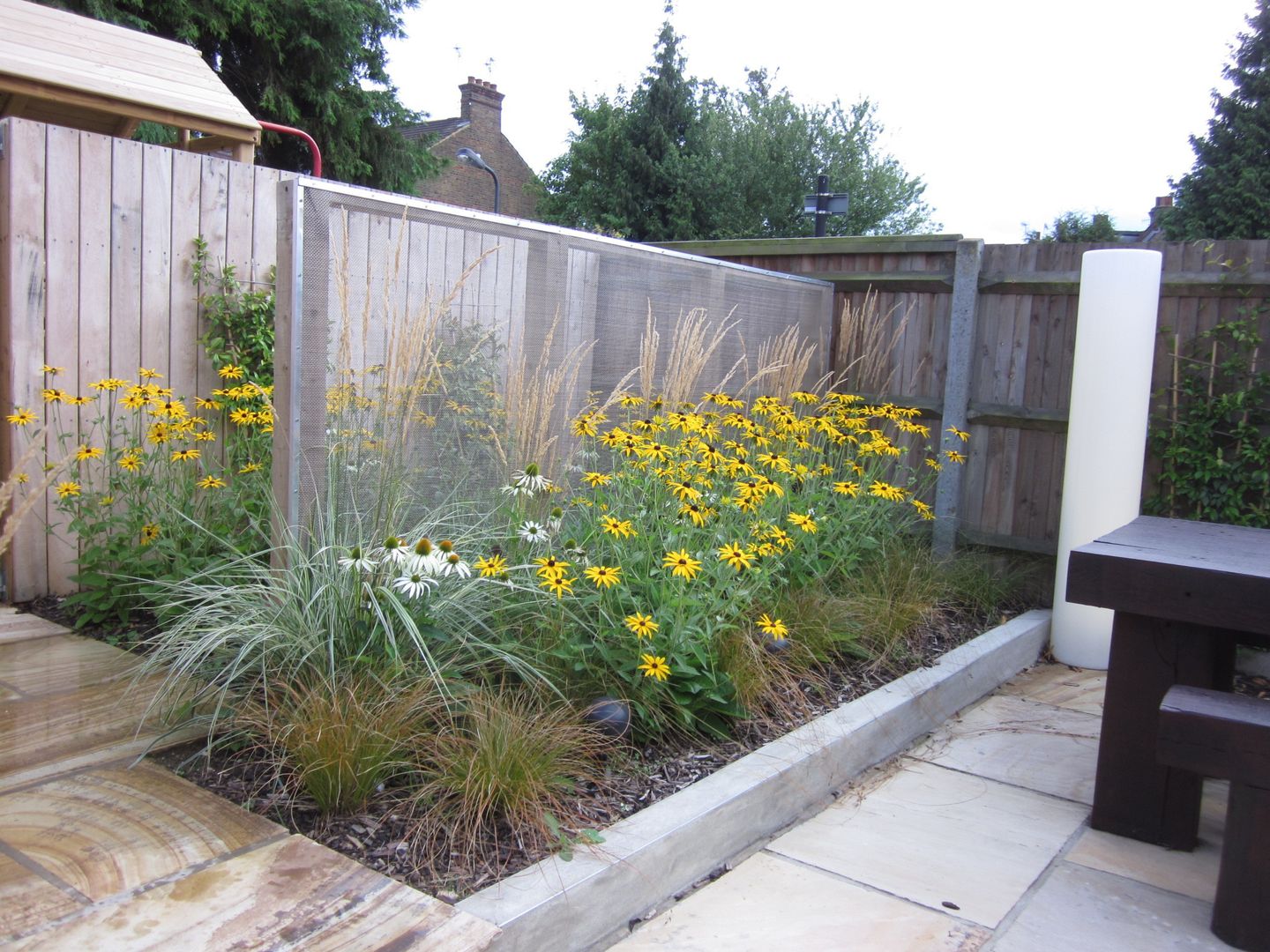 Modern Family garden in North London, Earth Designs Earth Designs Jardins modernos