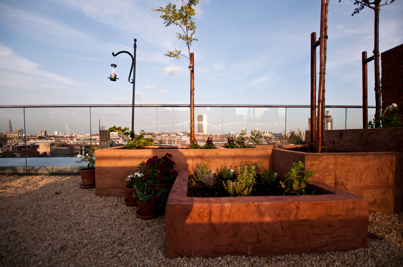 A Stunning Penthouse Terrace Project in London, Urban Roof Gardens Urban Roof Gardens Balcone, Veranda & Terrazza in stile moderno