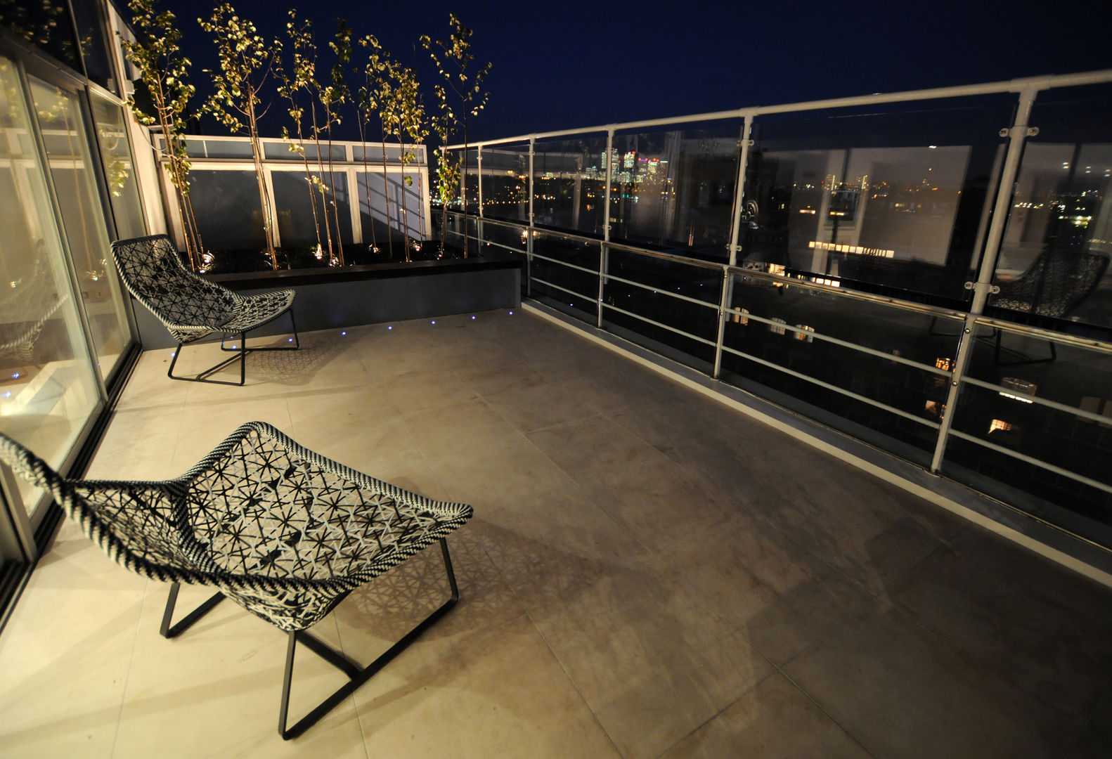 Southbank, London, Urban Roof Gardens Urban Roof Gardens Modern balcony, veranda & terrace