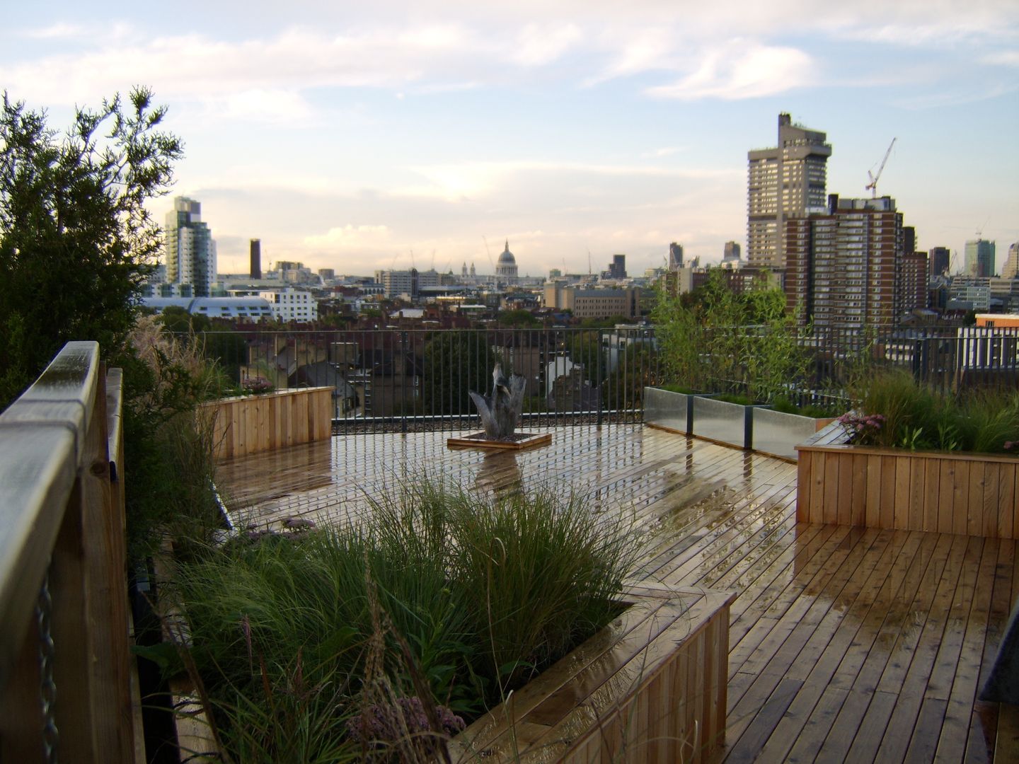 Bermondsey, London Urban Roof Gardens Modern balcony, veranda & terrace