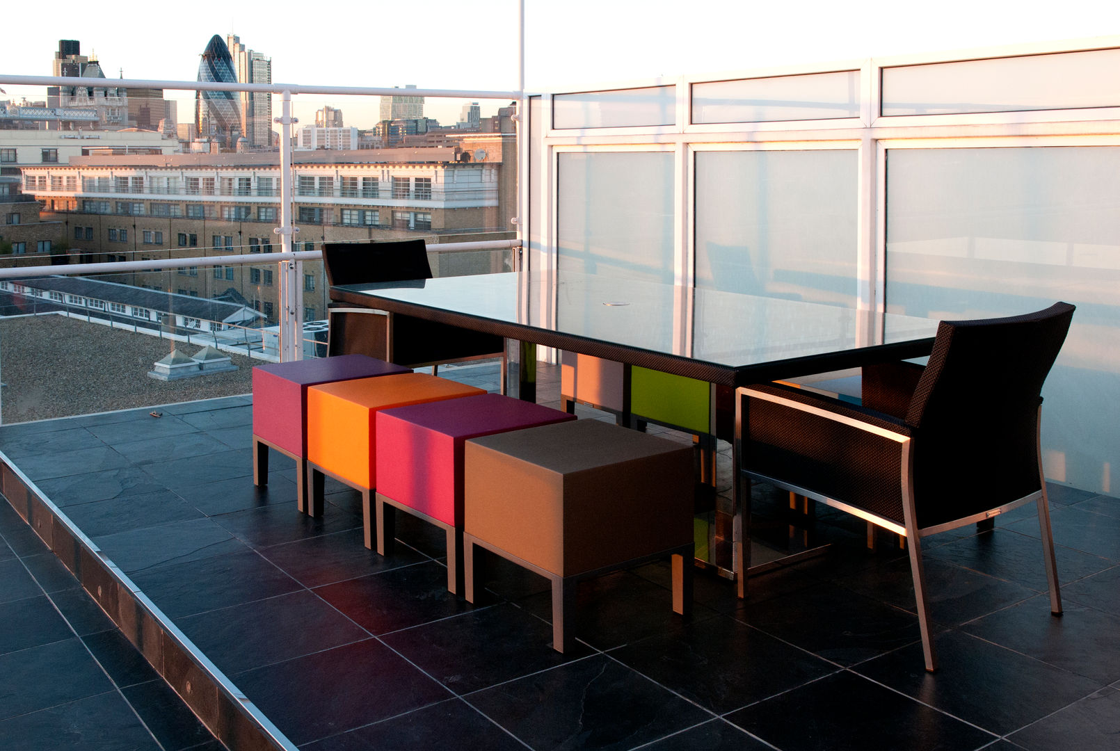 Southbank, London, Urban Roof Gardens Urban Roof Gardens Modern style balcony, porch & terrace