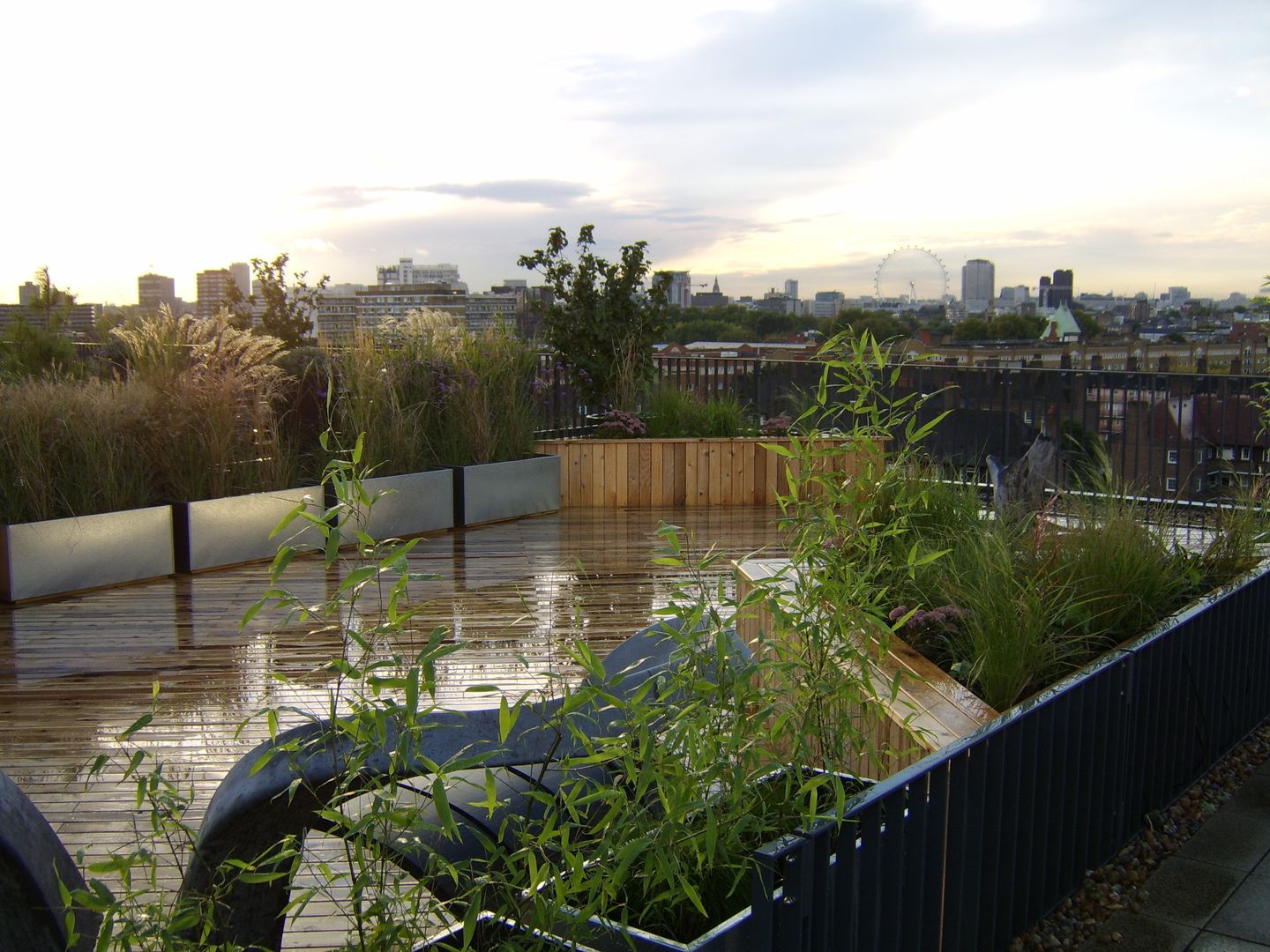 Bermondsey, London, Urban Roof Gardens Urban Roof Gardens Moderne balkons, veranda's en terrassen