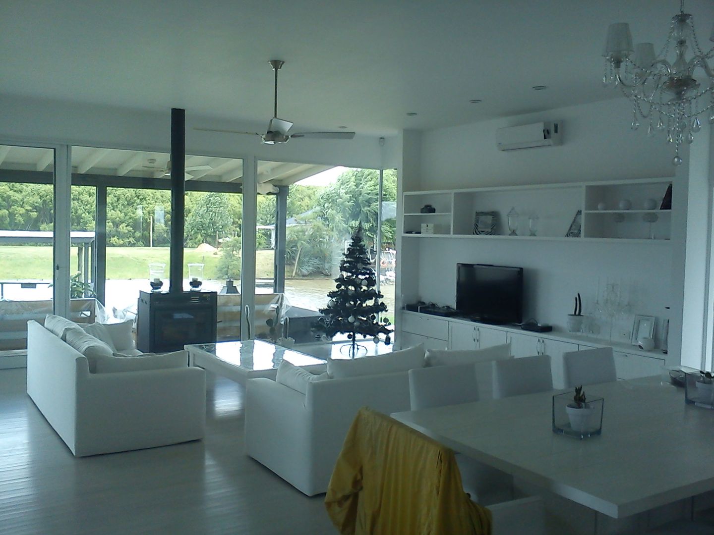 Casa en el Delta, 2424 ARQUITECTURA 2424 ARQUITECTURA Modern living room