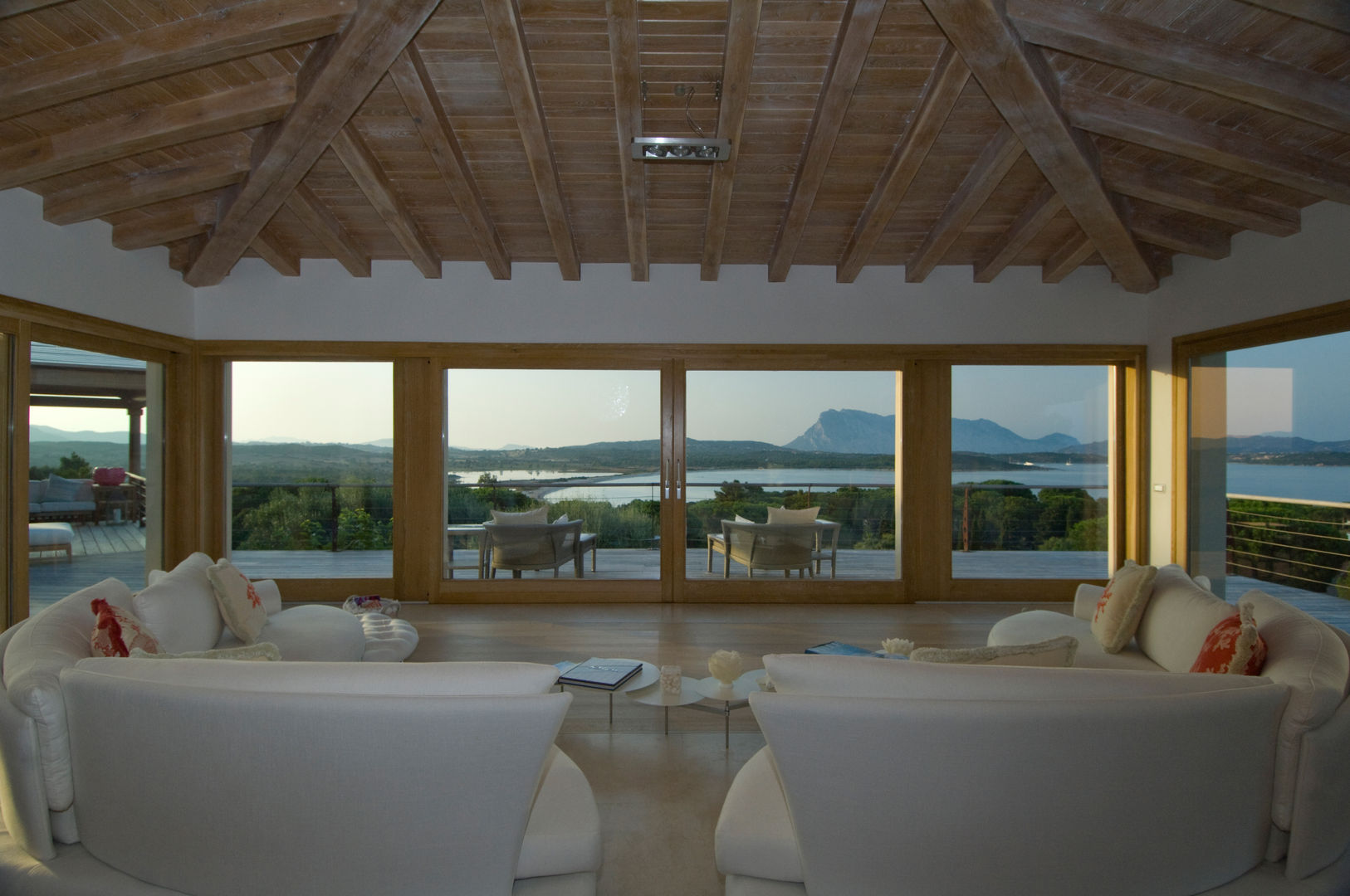 Villa in Sardinia, Scultura & Design S.r.l. Scultura & Design S.r.l. リビング