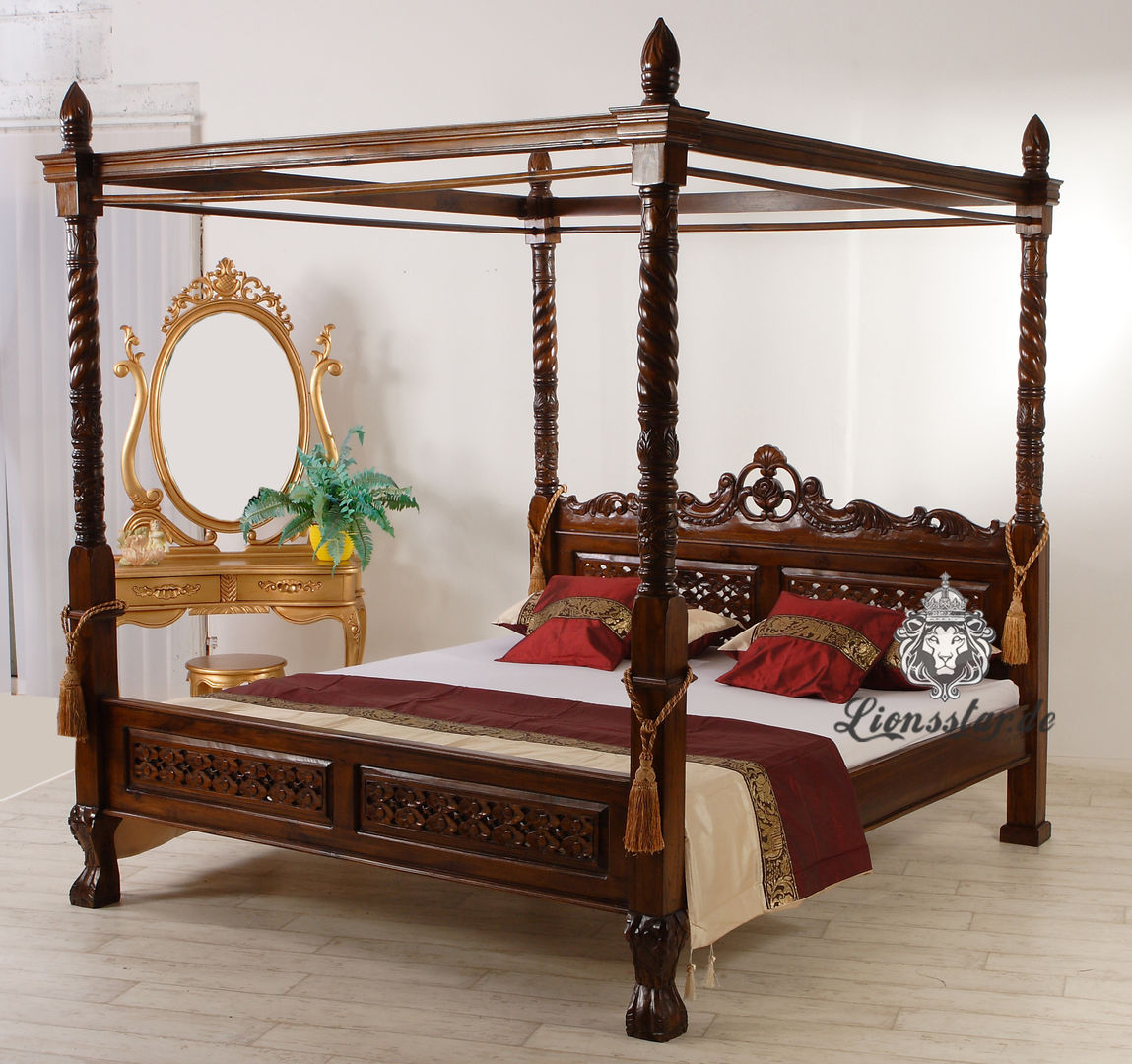 Himmelbetten, Lionsstar GmbH Lionsstar GmbH Colonial style bedroom Beds & headboards