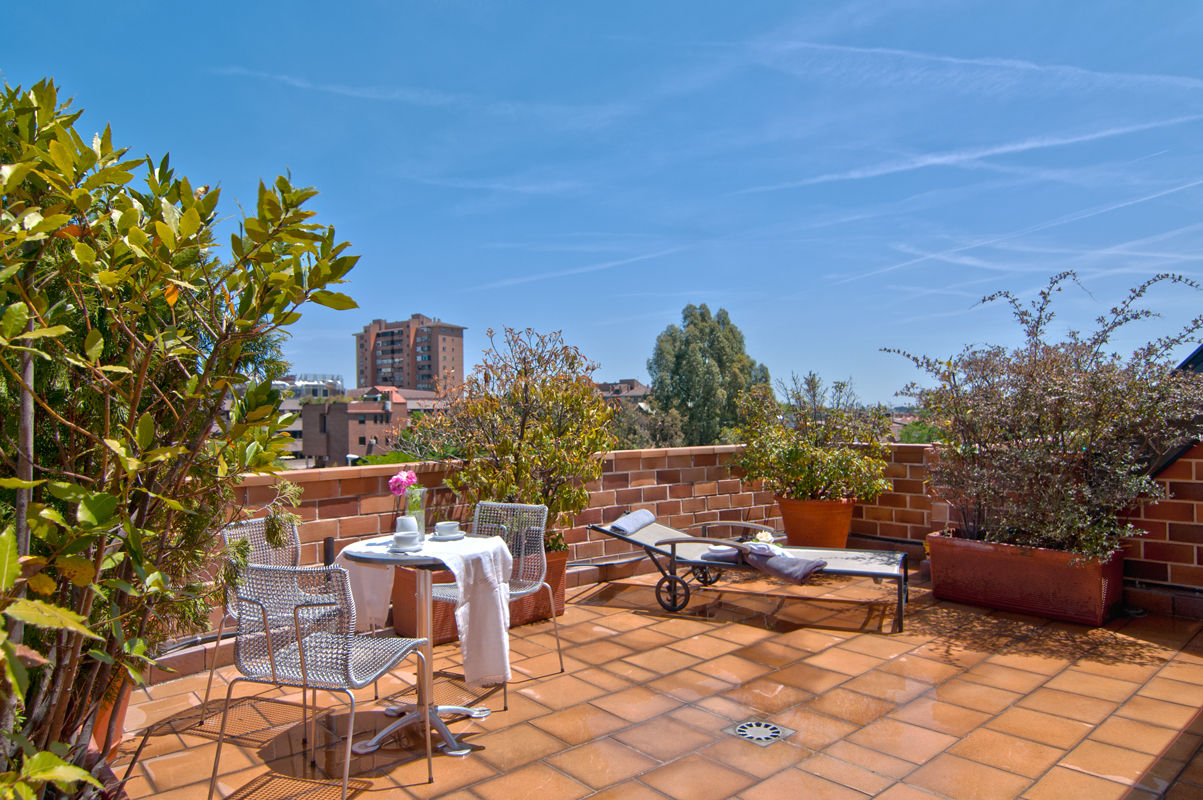 Home Staging de Altura en Arturo Soria, Apersonal Apersonal Classic style balcony, veranda & terrace