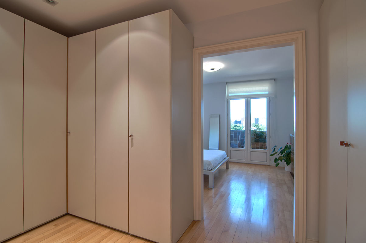 Home Staging de Altura en Arturo Soria, Apersonal Apersonal Klasik Giyinme Odası