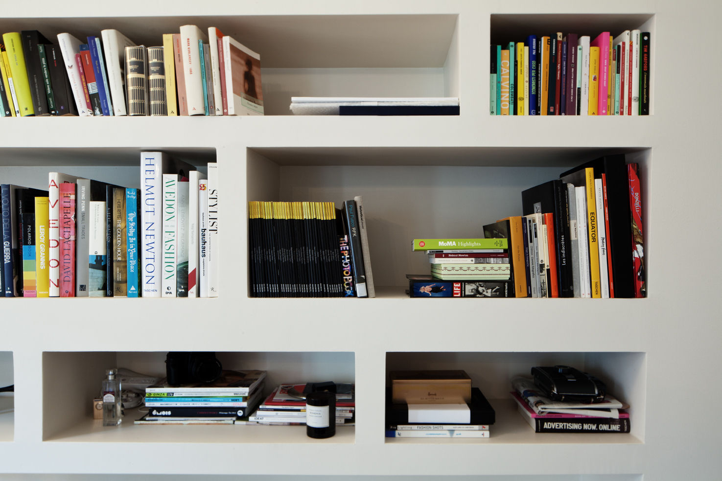 casa di città, marta novarini architetto marta novarini architetto Modern living room Shelves