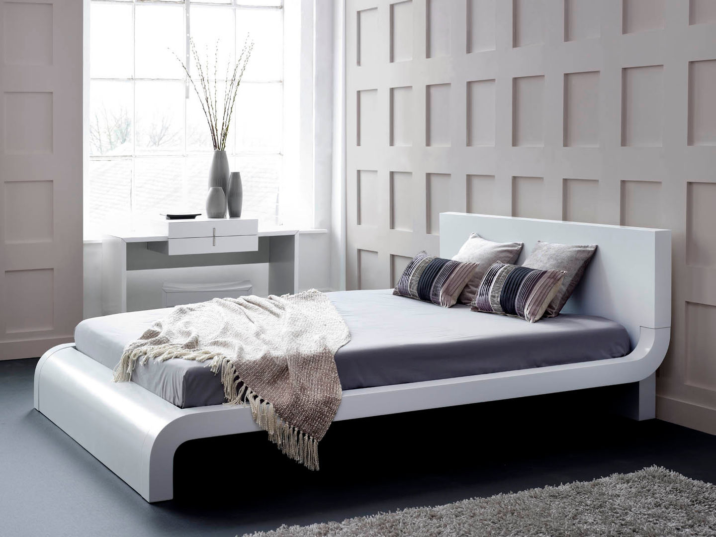 Roma White Bed homify Dormitorios de estilo moderno Camas y cabeceras