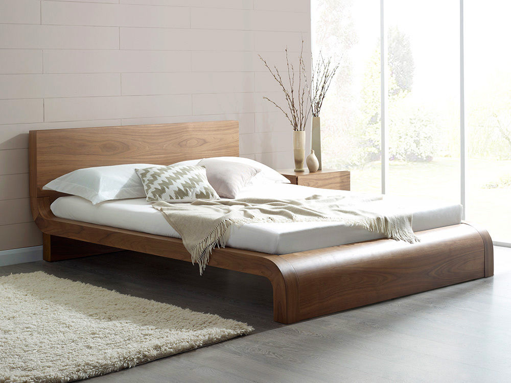 Roma Natural Walnut Bed homify 모던스타일 침실 침대 & 헤드 보드