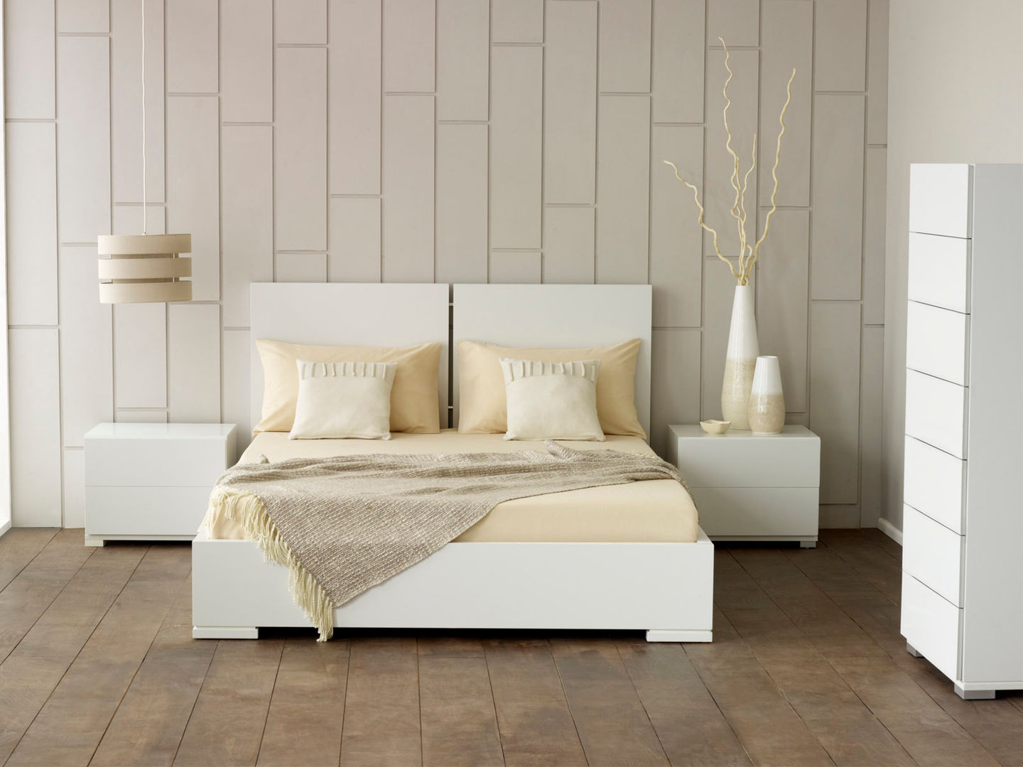 Verona White Bed homify Modern style bedroom Beds & headboards
