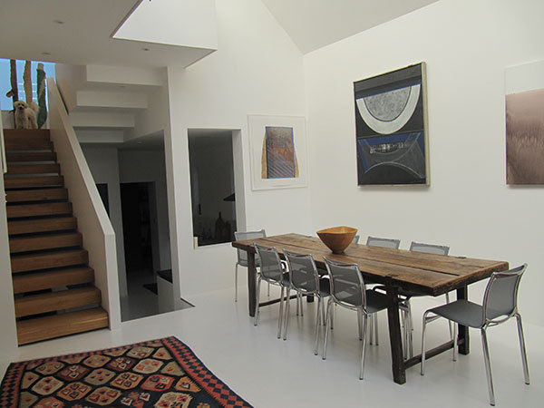 The downstairs dining area homify Ruang Makan Modern