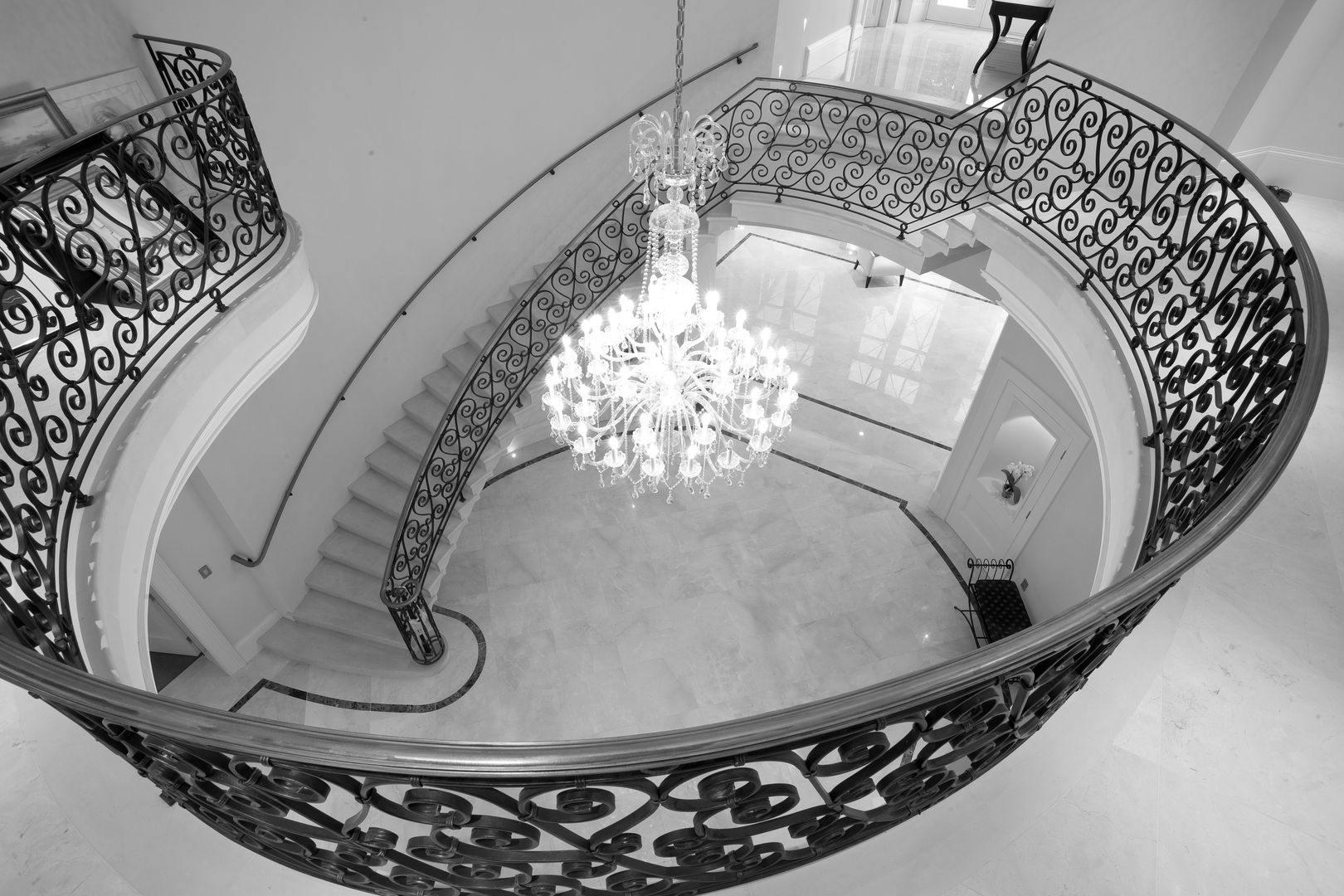 Landmark Home On Elevated Coastal Site With Panoramic Views, Des Ewing Residential Architects Des Ewing Residential Architects Classic style corridor, hallway and stairs