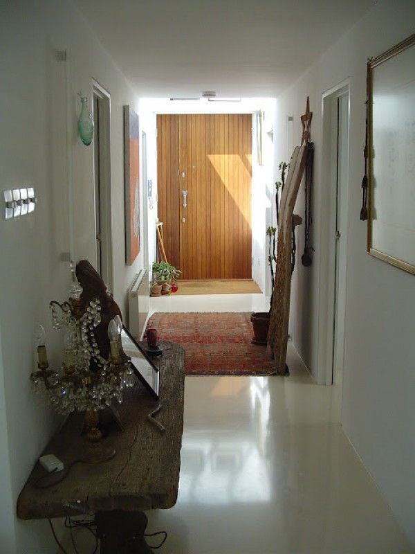 Entrance hall with top-light homify Коридор, прихожая и лестница в модерн стиле