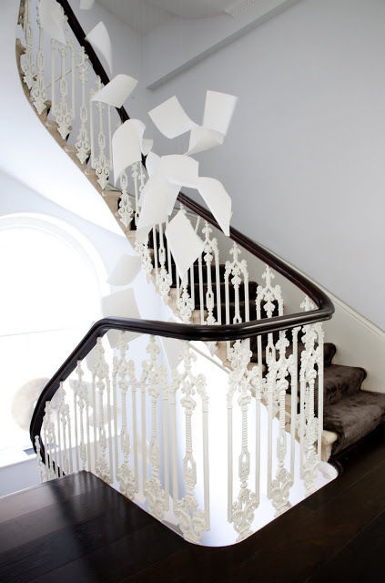 homify Classic style corridor, hallway and stairs