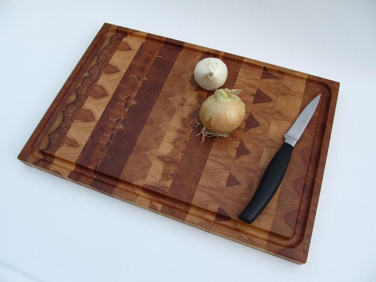 Hirnholzschneidebrett aus heimischem Apfelholz Schreinerei Roland Löffler Moderne Küchen Küchenutensilien